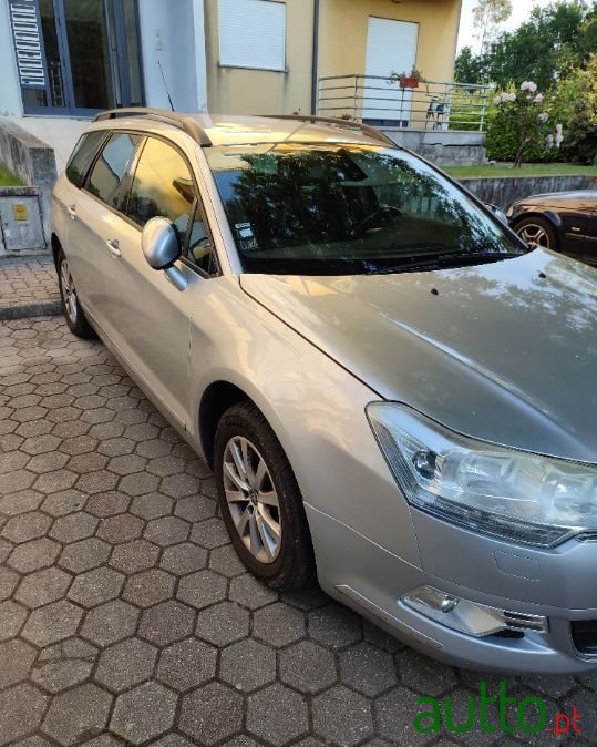 2010' Citroen C5 Tourer photo #2