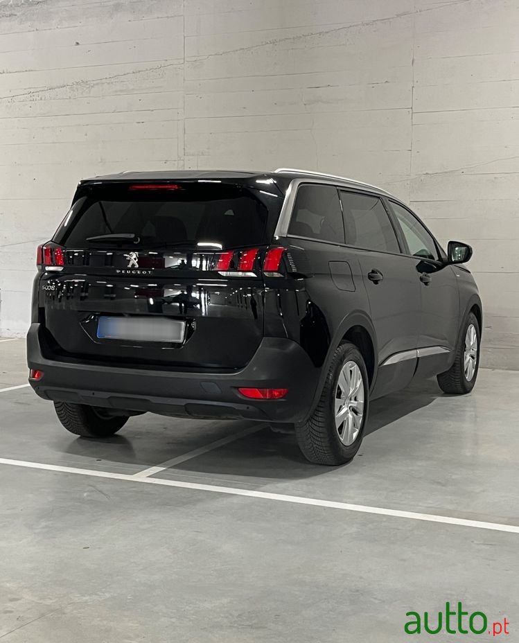 2020' Peugeot 5008 1.5 Bluehdi Style photo #3