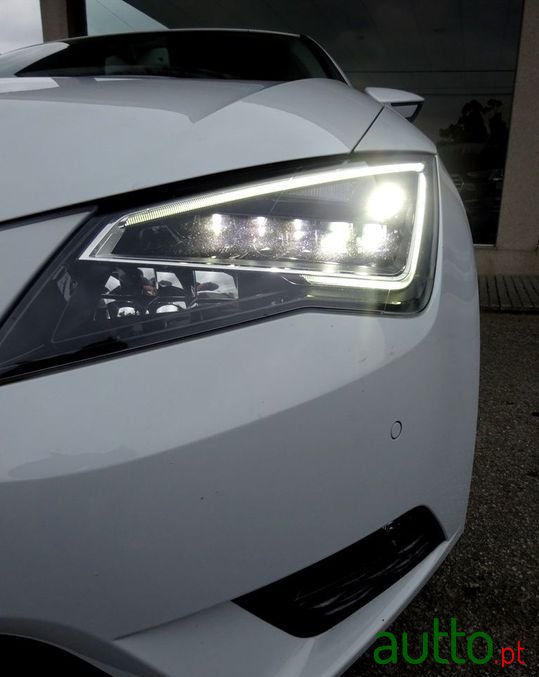 2014' SEAT Leon photo #6