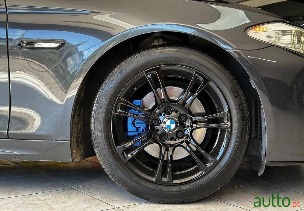 2011' BMW 520 D Pack M Auto photo #2