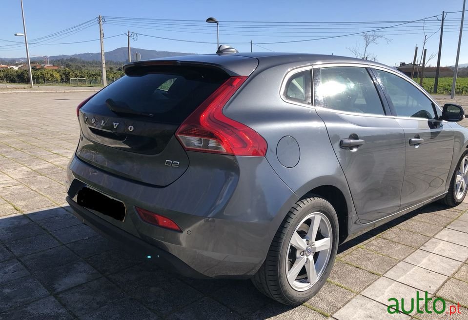 2013' Volvo V40 photo #2