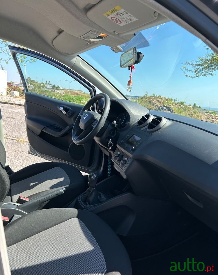 2015' SEAT Ibiza photo #5