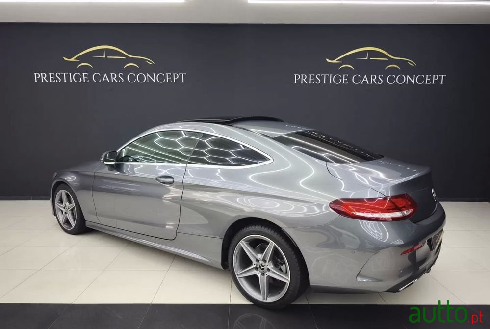 2018' Mercedes-Benz Classe C photo #3