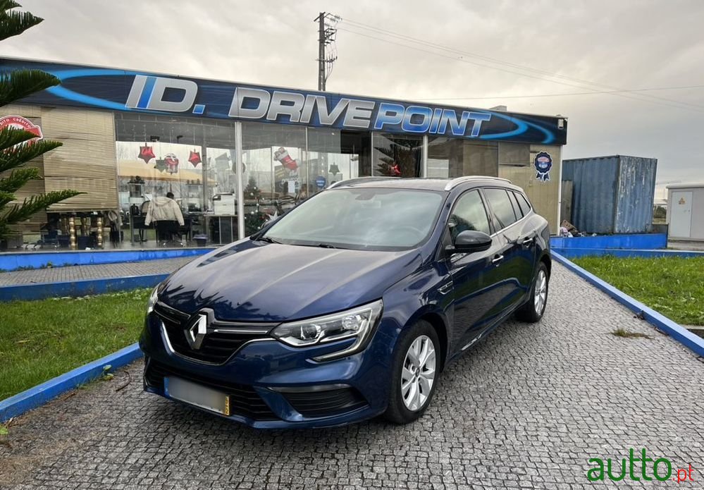 2019' Renault Megane Sport Tourer photo #2