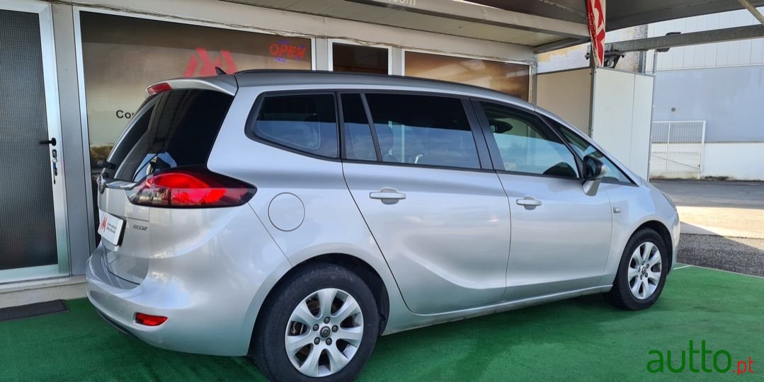 2014' Opel Zafira photo #5