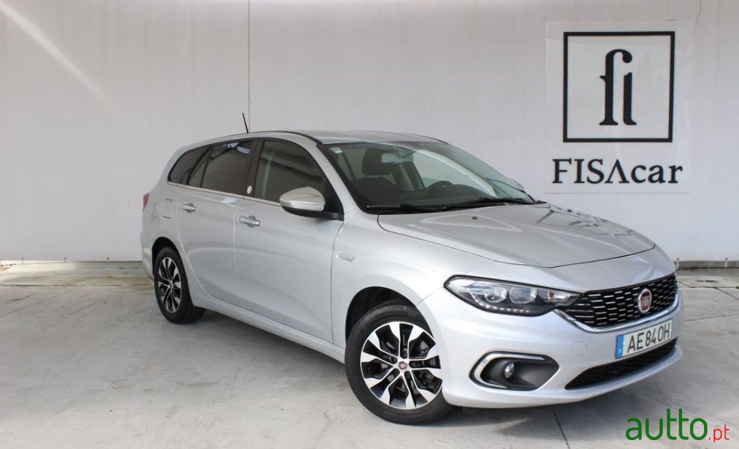 2020' Fiat Tipo Station Wagon photo #1