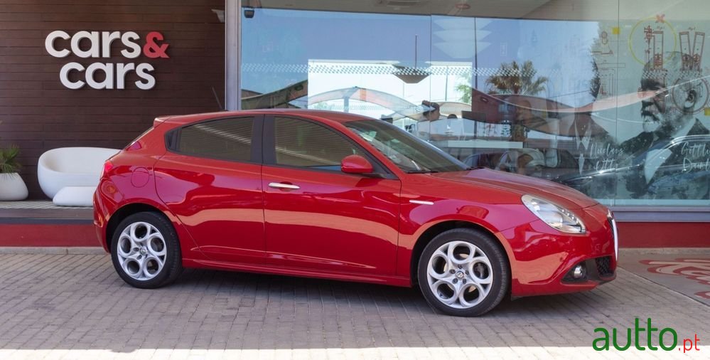 2019' Alfa Romeo Giulietta 1.6 Jtdm Sport photo #1