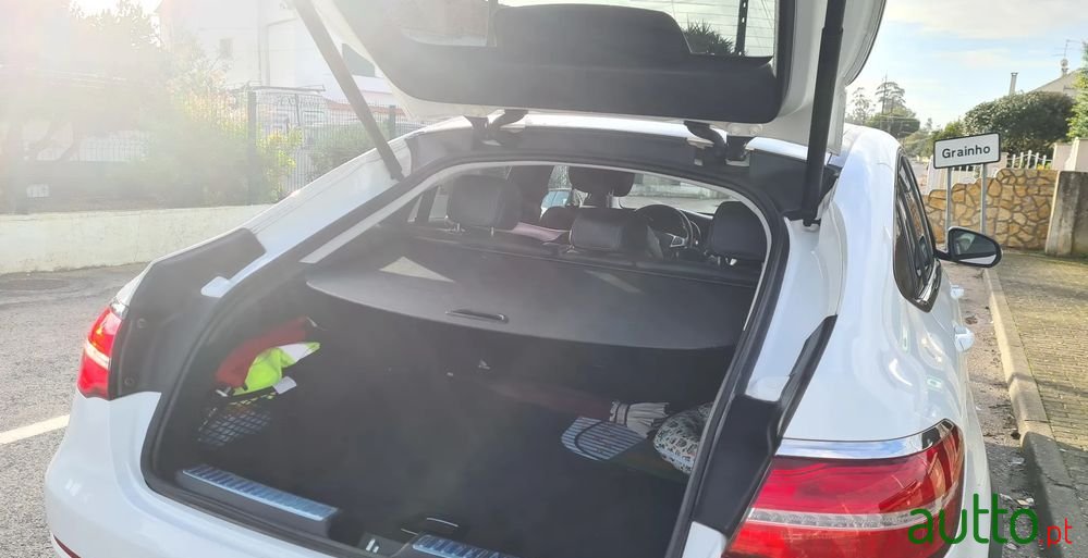 2017' Mercedes-Benz GLC 250 photo #2