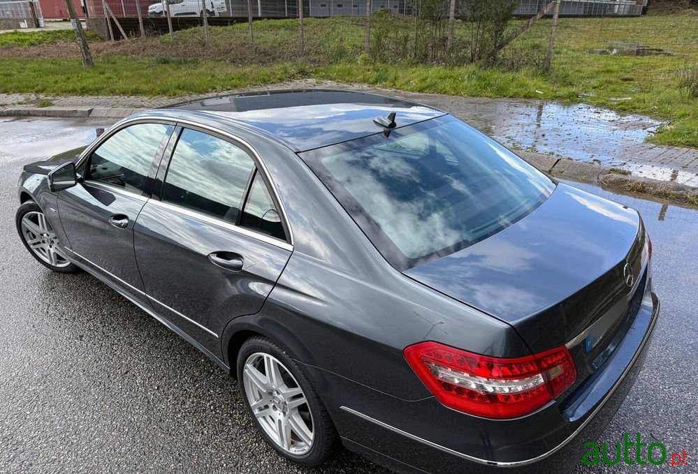 2011' Mercedes-Benz Classe E photo #4