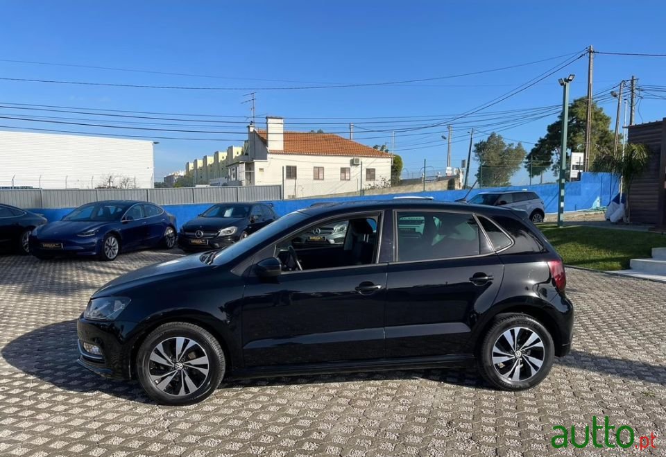 2015' Volkswagen Polo photo #4