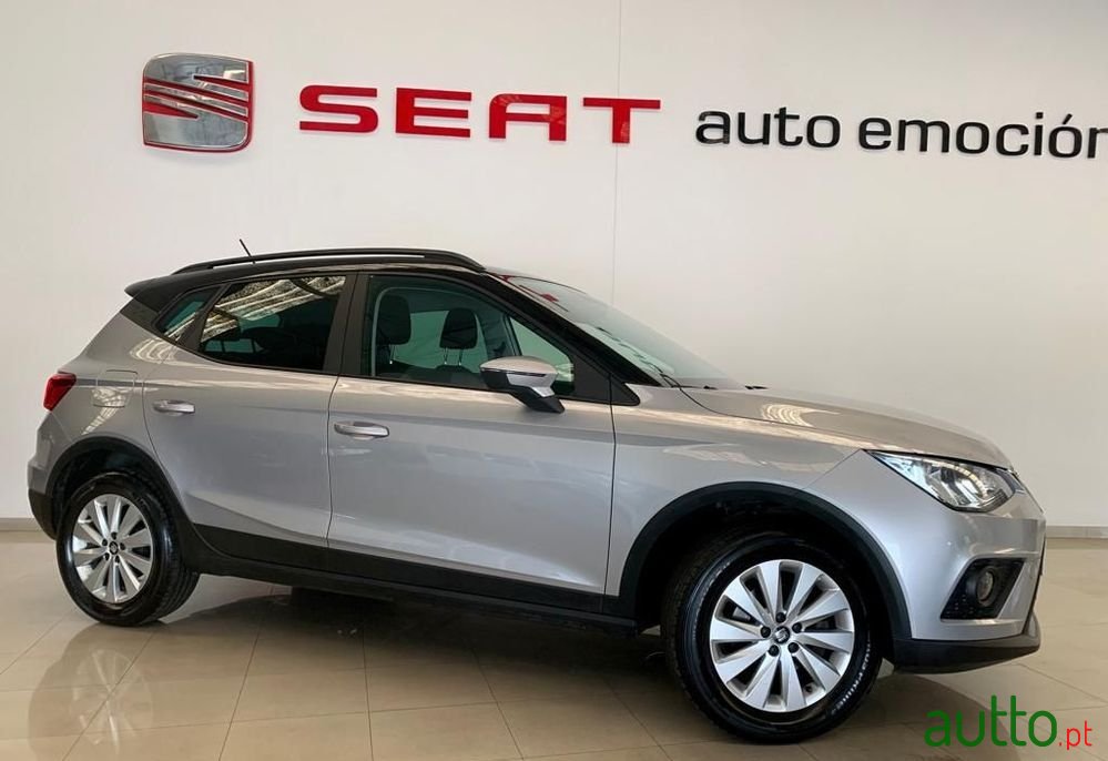 2019' SEAT Arona 1.0 Tgi Style photo #2