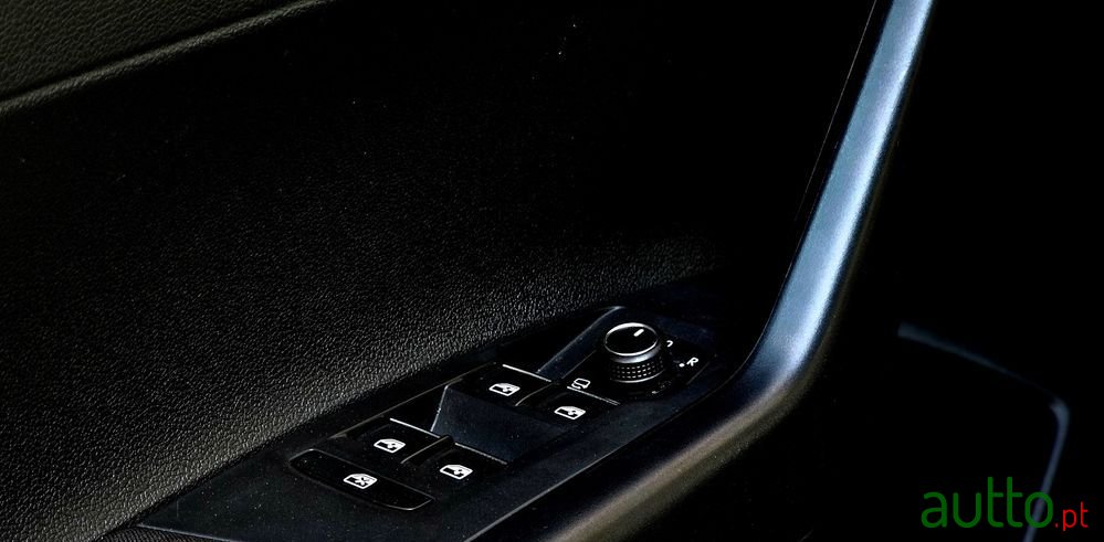 2019' Volkswagen Polo 1.0 Tsi Highline photo #6