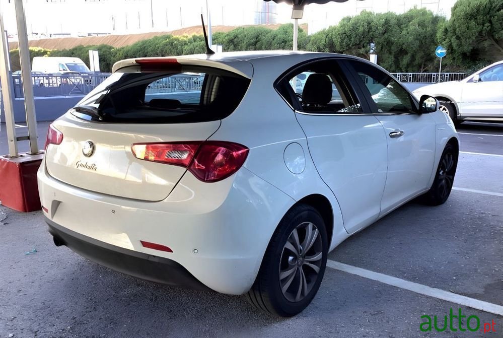 2014' Alfa Romeo Giulietta photo #4