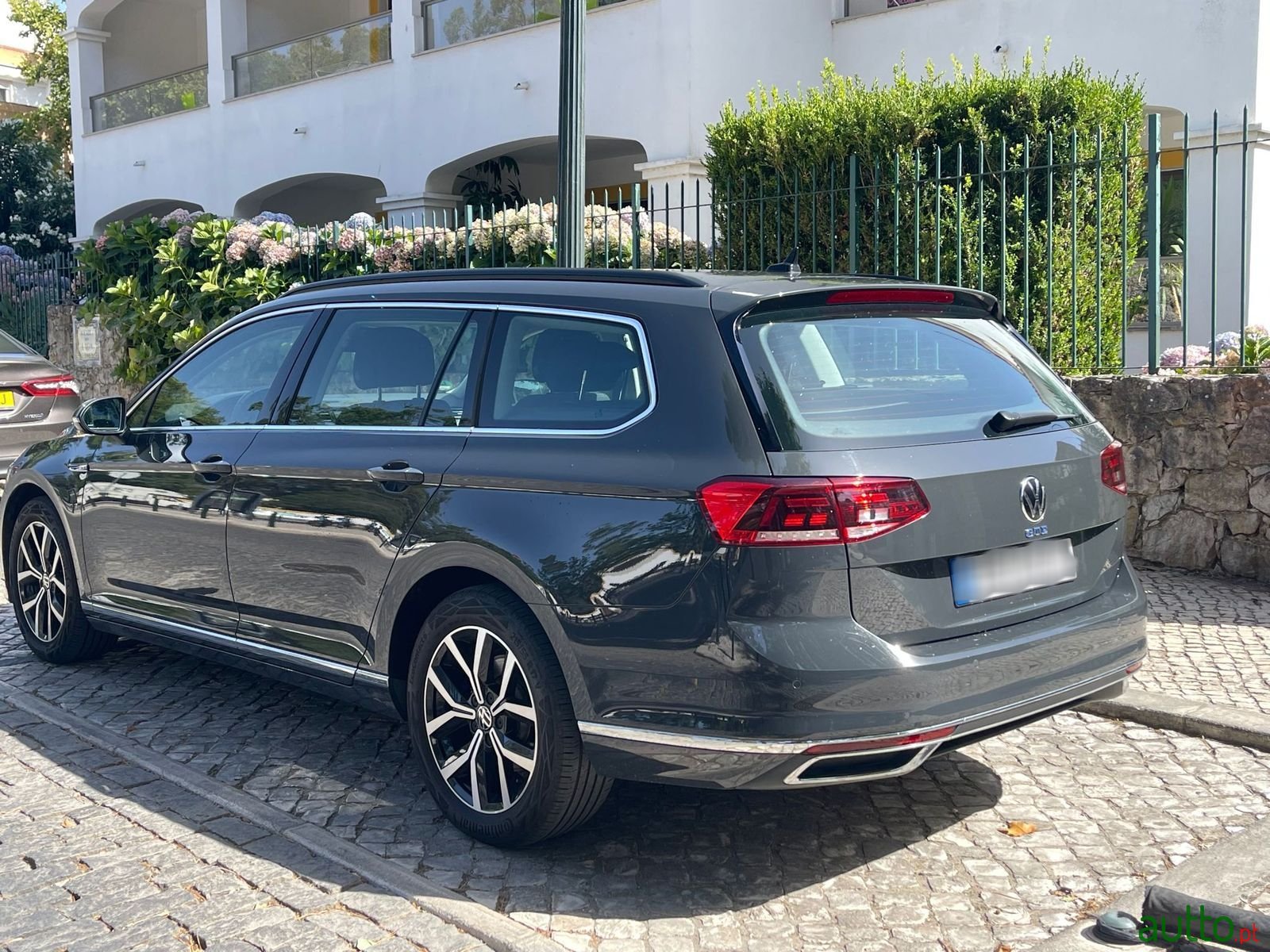 2021' Volkswagen Passat Variant photo #2
