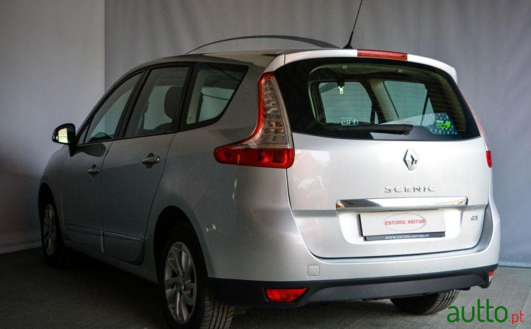 2012' Renault Grand Scenic photo #2