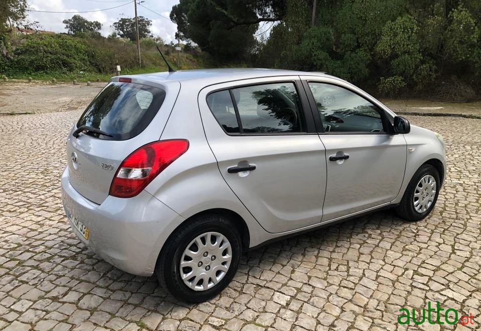 2009' Hyundai i20 photo #3