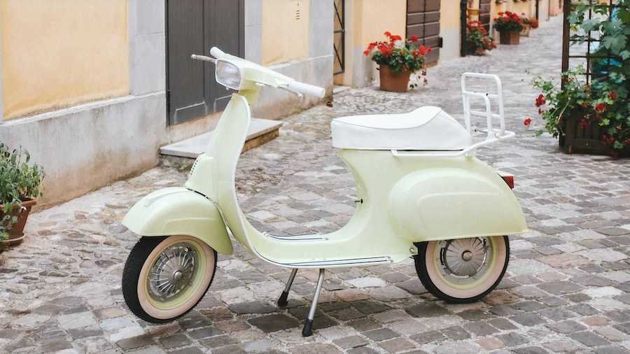 This Charming Vespa 50 Special-E Custom Is A Retro Electric Beauty