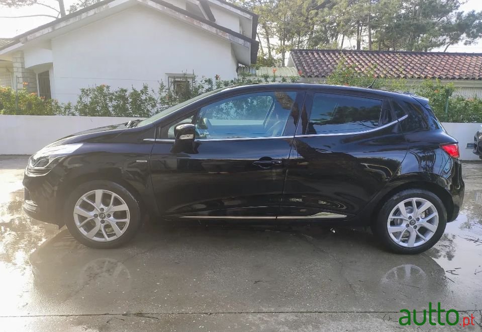 2019' Renault Clio photo #2