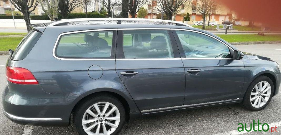 2011' Volkswagen Passat Variant photo #4