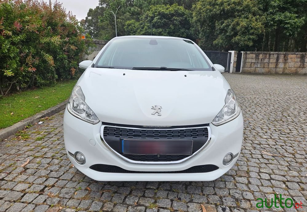 2013' Peugeot 208 photo #6