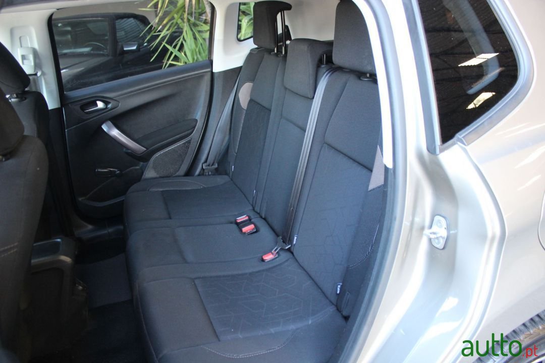 2016' Peugeot 2008 photo #5
