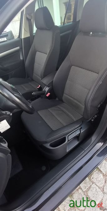 2010' Skoda Octavia Break photo #6