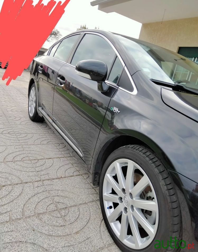 2010' Toyota Avensis photo #2