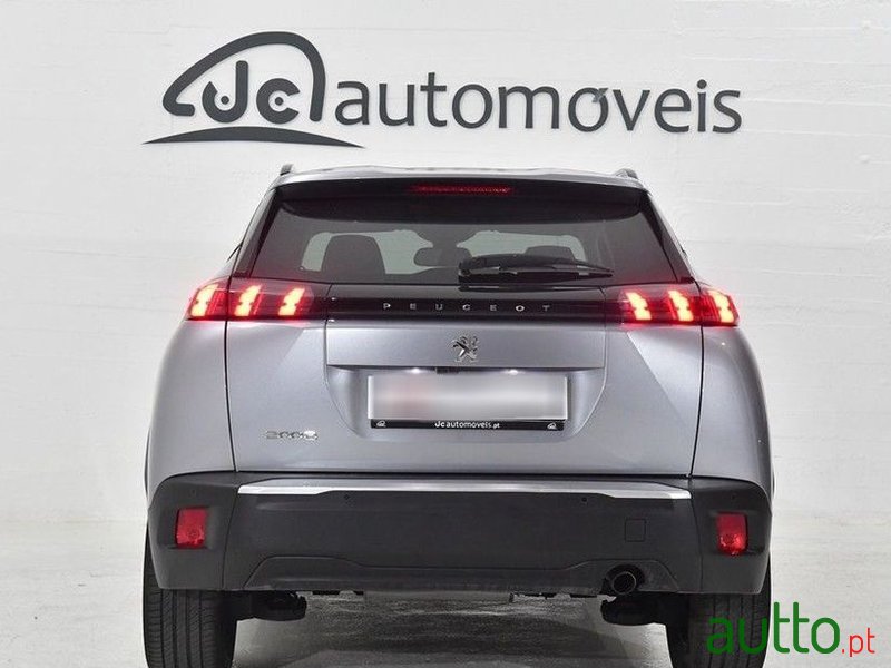 2023' Peugeot 2008 photo #2