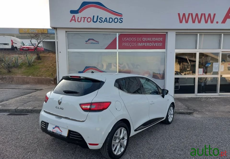 2019' Renault Clio photo #2