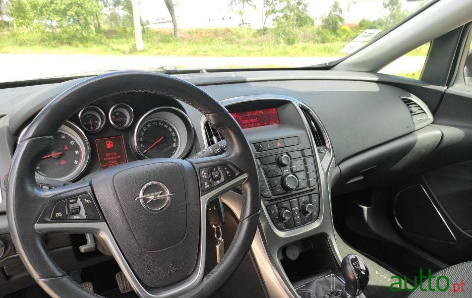 2011' Opel Astra Cosmo photo #3