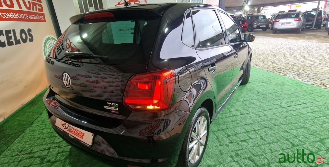 2015' Volkswagen Polo photo #4