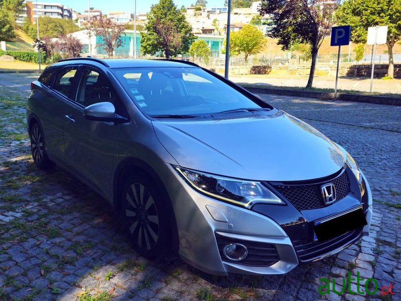 2016' Honda Civic Tourer photo #2