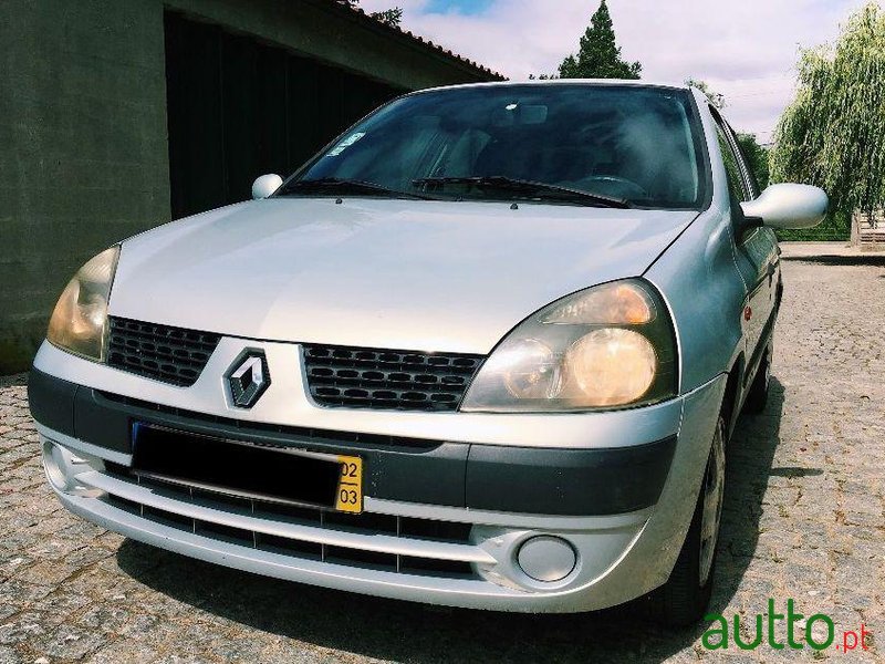 2002' Renault Clio 1.5 Dci photo #2