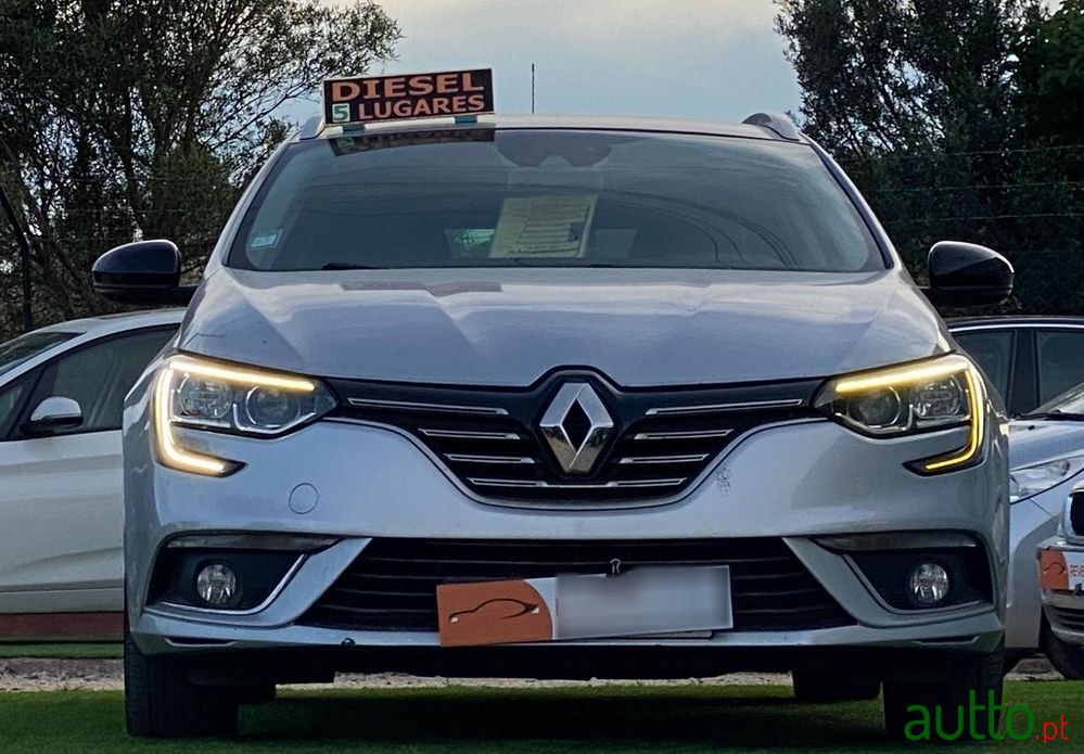 2017' Renault Megane Sport Tourer photo #2