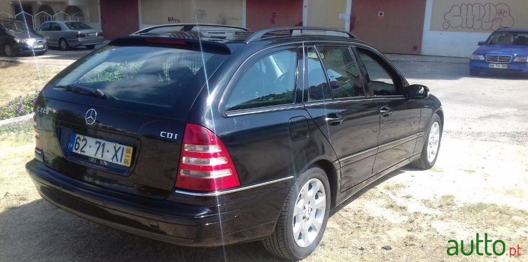 2004' Mercedes-Benz C-220 Elegance photo #2