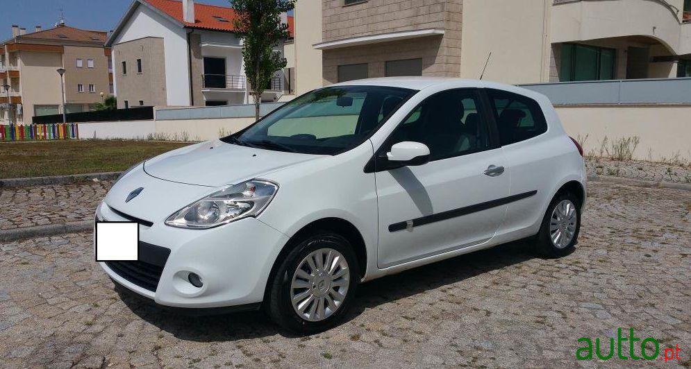 2010' Renault Clio 1.2 TCE GT photo #2