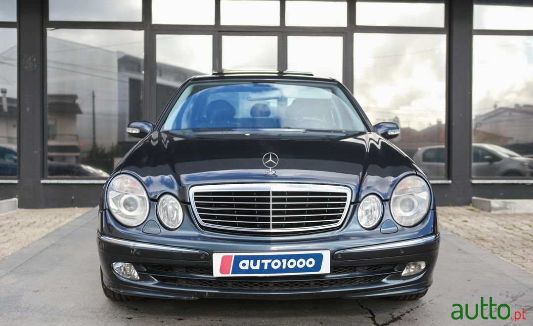 2004' Mercedes-Benz E-320 photo #2