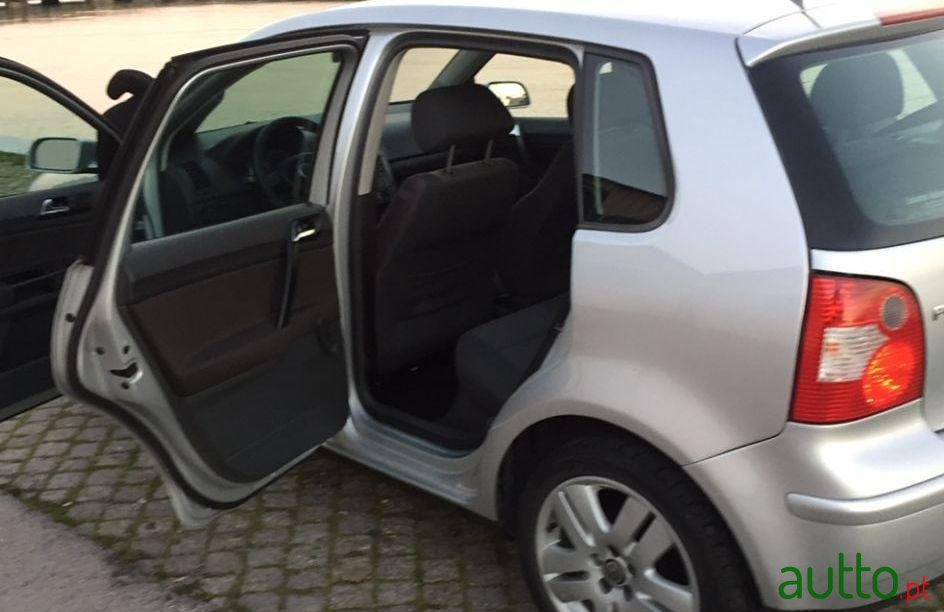 2003' Volkswagen Polo Confortiline photo #2