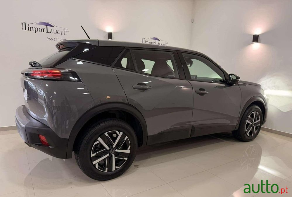 2023' Peugeot 2008 photo #2