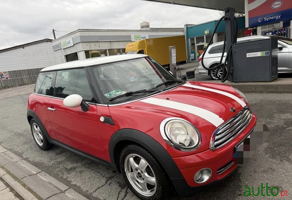 2009' MINI Cooper 3 Portas photo #1