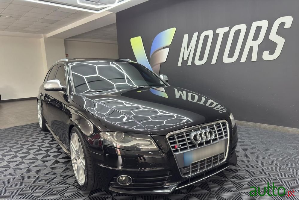2009' Audi S4 Avant photo #2