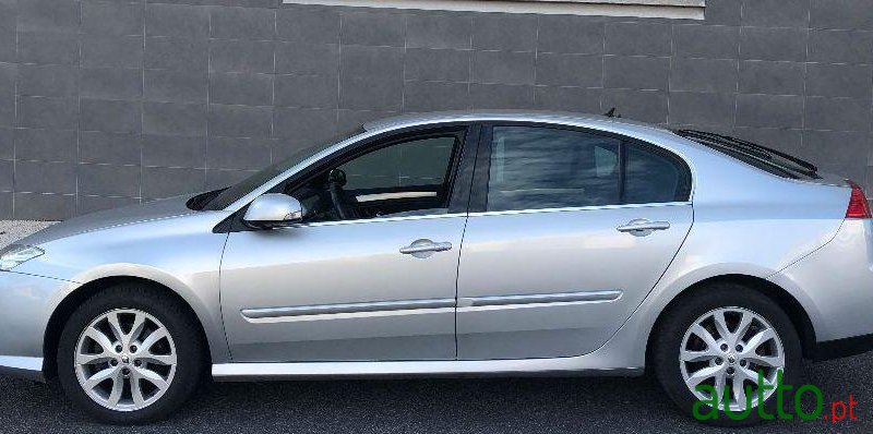 2008' Renault Laguna photo #2