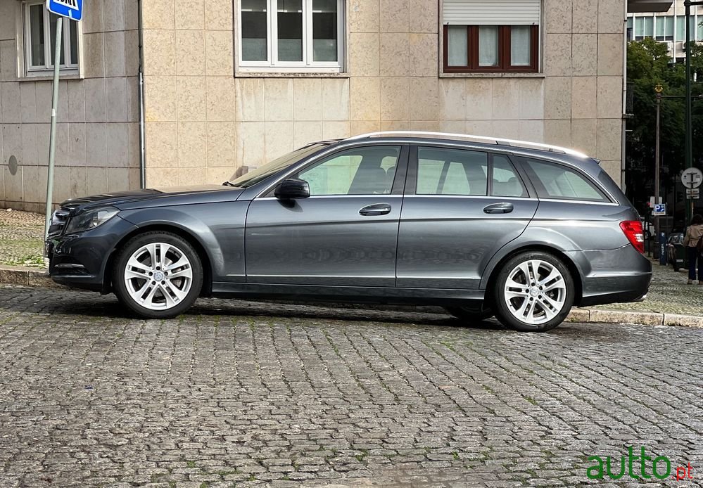 2013' Mercedes-Benz Classe C photo #2