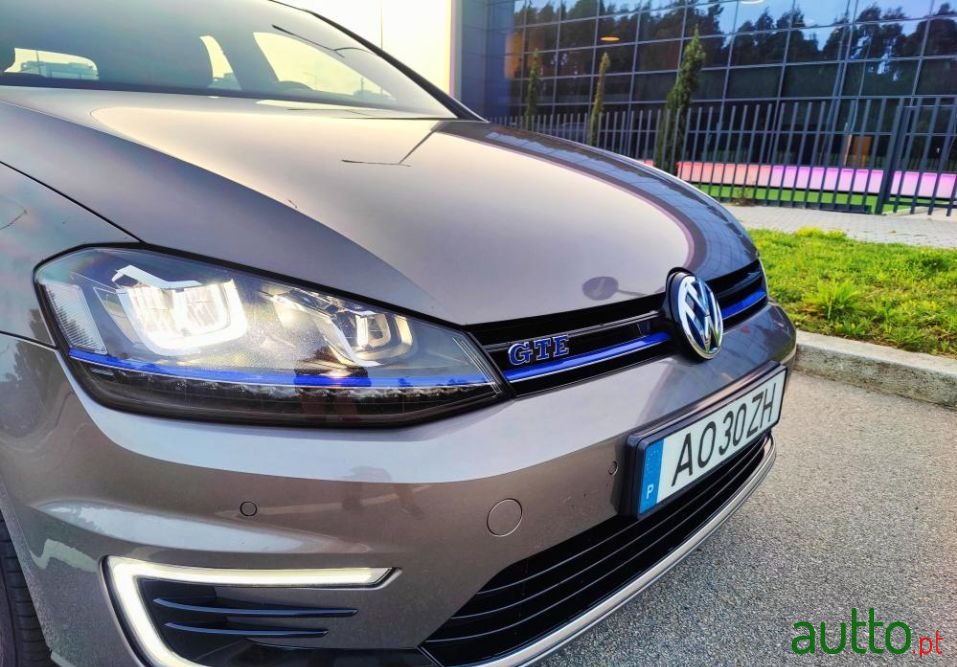 2016' Volkswagen Golf photo #3