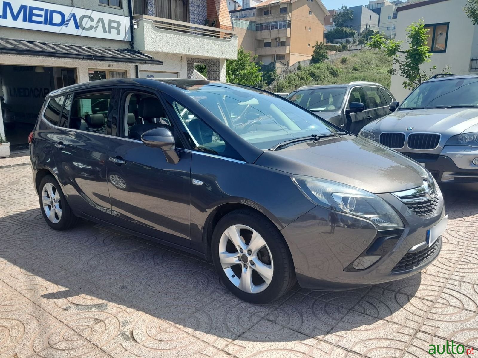 2012' Opel Zafira photo #3