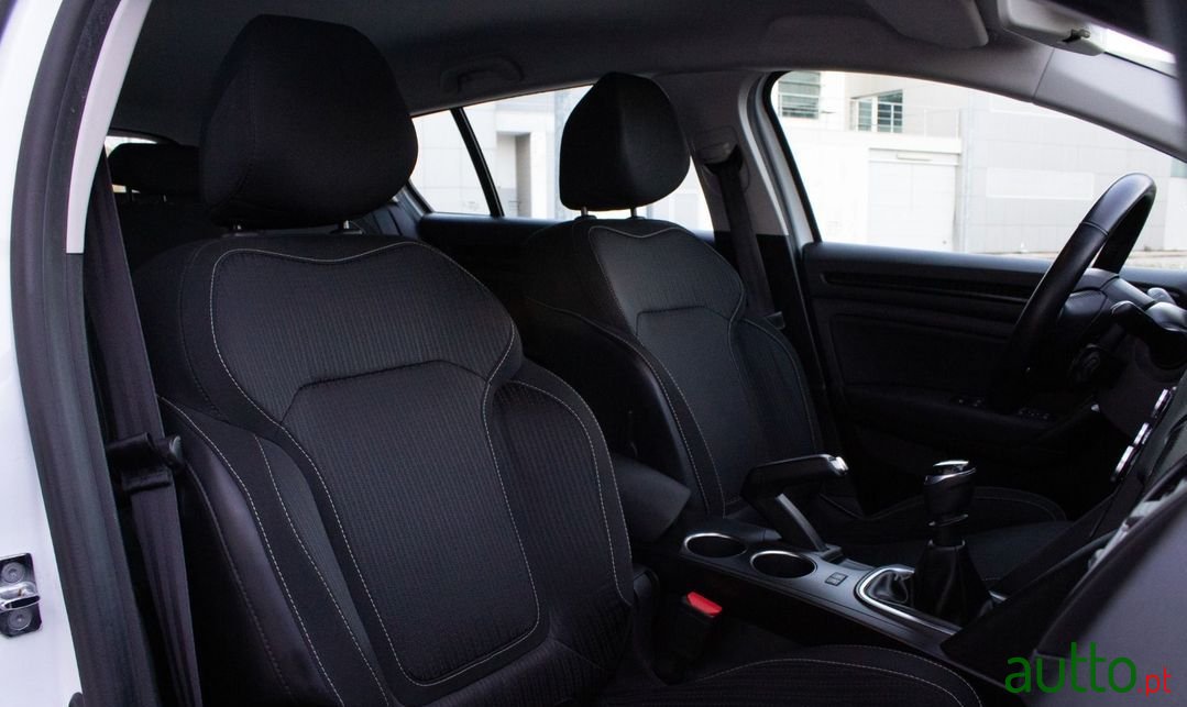 2016' Renault Megane Sport Tourer photo #5