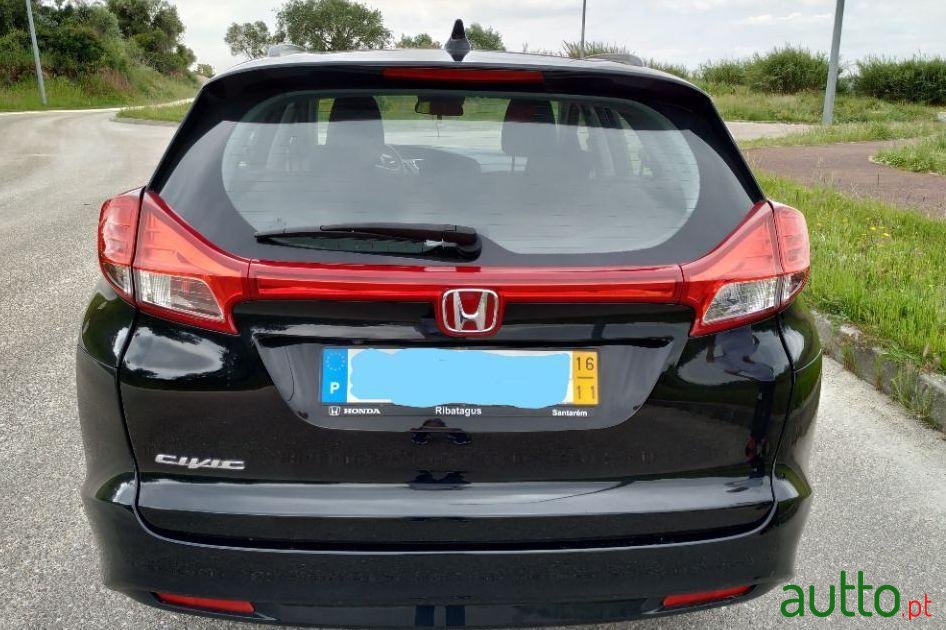 2016' Honda Civic Tourer photo #2