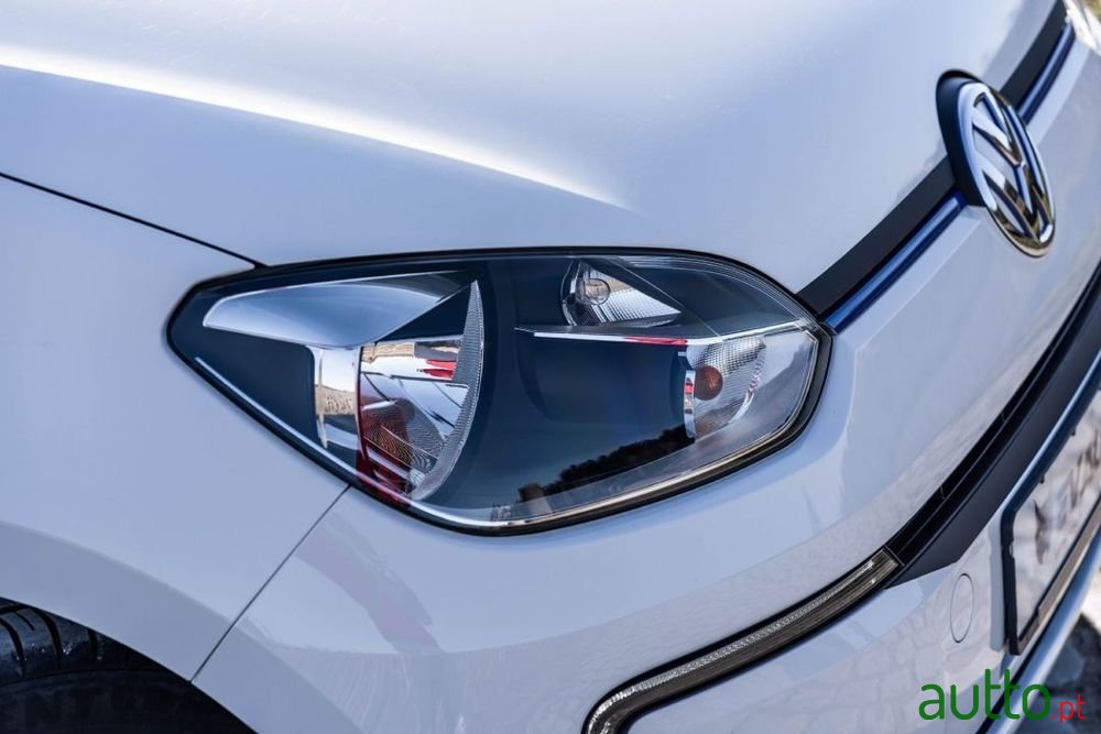 2016' Volkswagen e-up! photo #6