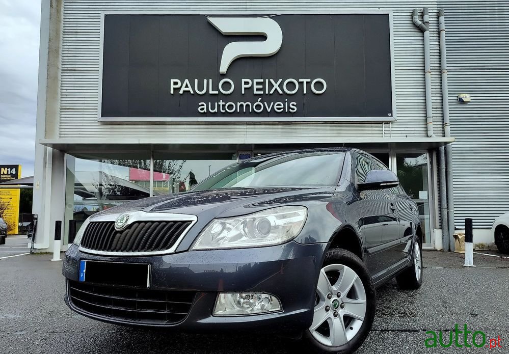 2009' Skoda Octavia 1.6 Tdi Ambiente photo #1