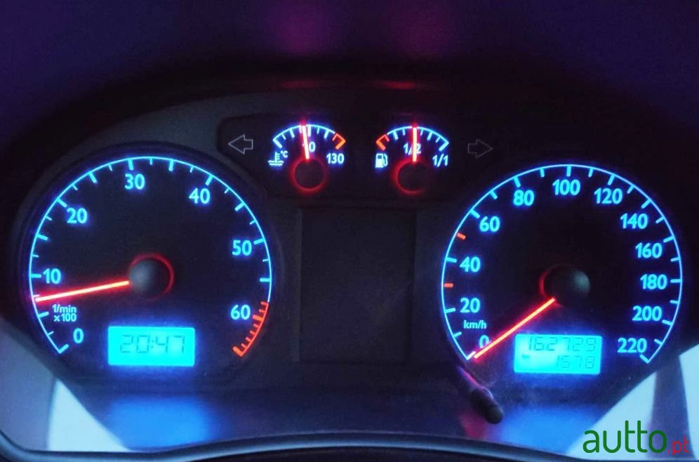 2004' Volkswagen Polo photo #4